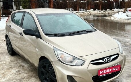 Hyundai Solaris II рестайлинг, 2013 год, 450 000 рублей, 8 фотография