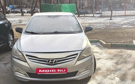 Hyundai Solaris II рестайлинг, 2015 год, 699 999 рублей, 2 фотография