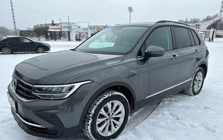 Volkswagen Tiguan II, 2021 год, 2 690 000 рублей, 3 фотография