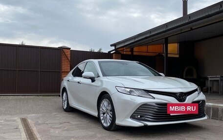 Toyota Camry, 2020 год, 3 380 000 рублей, 2 фотография