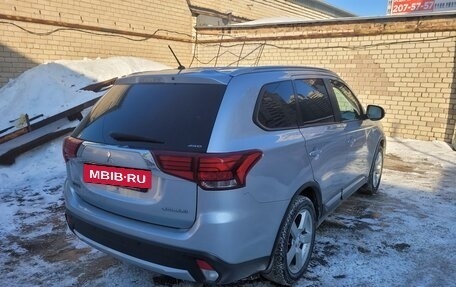 Mitsubishi Outlander III рестайлинг 3, 2016 год, 2 050 000 рублей, 3 фотография