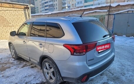 Mitsubishi Outlander III рестайлинг 3, 2016 год, 2 050 000 рублей, 2 фотография