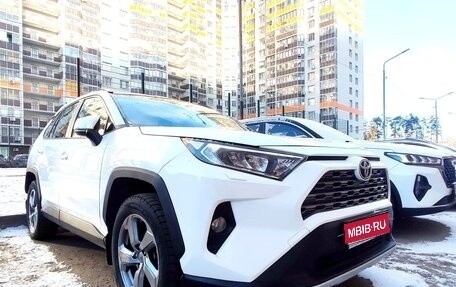 Toyota RAV4, 2019 год, 3 500 000 рублей, 1 фотография