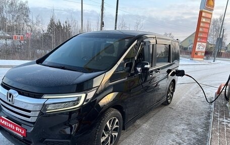 Honda Stepwgn IV, 2018 год, 2 700 000 рублей, 2 фотография