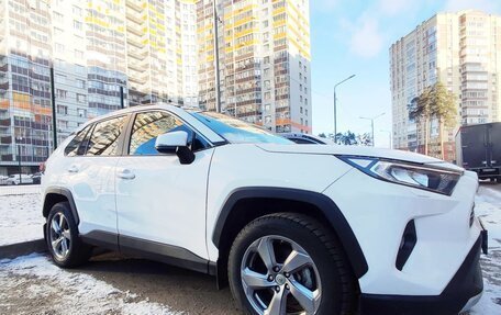 Toyota RAV4, 2019 год, 3 500 000 рублей, 2 фотография