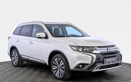 Mitsubishi Outlander III рестайлинг 3, 2021 год, 3 150 000 рублей, 3 фотография