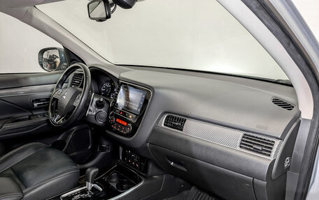 Mitsubishi Outlander III рестайлинг 3, 2019 год, 2 499 000 рублей, 11 фотография