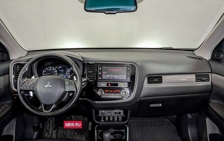 Mitsubishi Outlander III рестайлинг 3, 2019 год, 2 499 000 рублей, 14 фотография