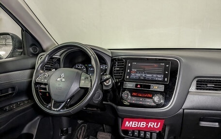 Mitsubishi Outlander III рестайлинг 3, 2019 год, 2 499 000 рублей, 25 фотография