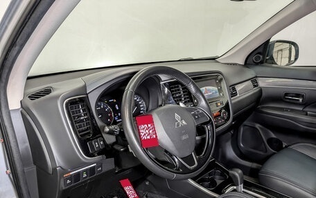 Mitsubishi Outlander III рестайлинг 3, 2019 год, 2 499 000 рублей, 16 фотография