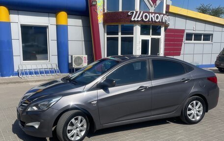 Hyundai Solaris II рестайлинг, 2015 год, 1 050 000 рублей, 3 фотография