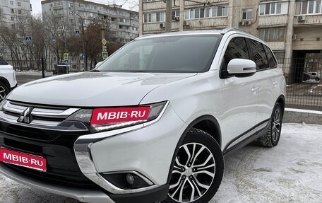 Mitsubishi Outlander III рестайлинг 3, 2016 год, 2 050 000 рублей, 1 фотография