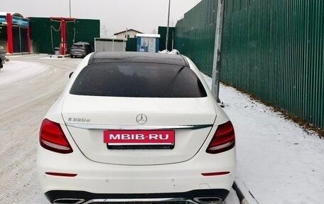 Mercedes-Benz E-Класс, 2016 год, 2 900 000 рублей, 10 фотография