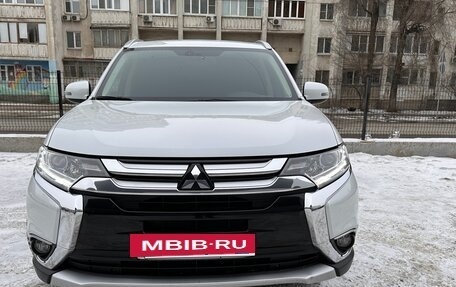 Mitsubishi Outlander III рестайлинг 3, 2016 год, 2 050 000 рублей, 2 фотография