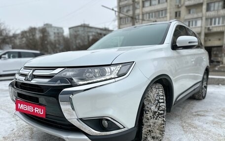 Mitsubishi Outlander III рестайлинг 3, 2016 год, 2 050 000 рублей, 5 фотография