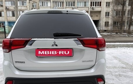 Mitsubishi Outlander III рестайлинг 3, 2016 год, 2 050 000 рублей, 7 фотография