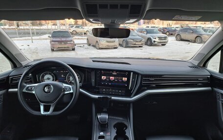 Volkswagen Touareg III, 2018 год, 5 390 000 рублей, 18 фотография