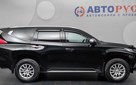 Mitsubishi Pajero Sport III рестайлинг, 2016 год, 3 375 000 рублей, 5 фотография