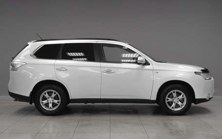 Mitsubishi Outlander III рестайлинг 3, 2013 год, 2 049 000 рублей, 5 фотография