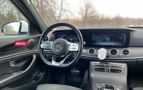 Mercedes-Benz E-Класс, 2019 год, 2 990 000 рублей, 10 фотография