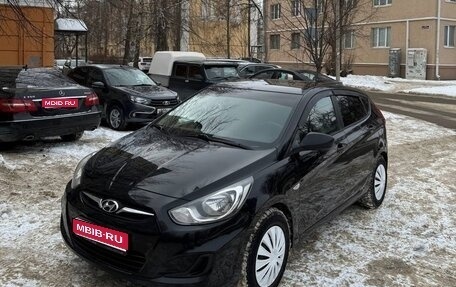 Hyundai Solaris II рестайлинг, 2011 год, 850 000 рублей, 1 фотография