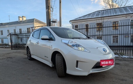 Nissan Leaf I, 2015 год, 800 000 рублей, 2 фотография