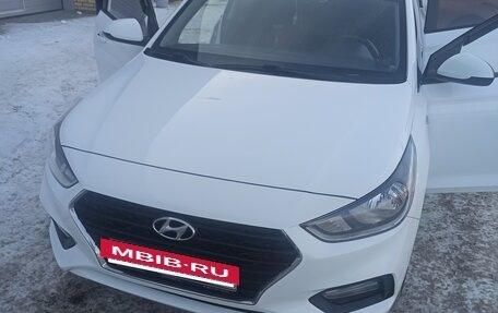 Hyundai Solaris II рестайлинг, 2018 год, 1 350 000 рублей, 3 фотография