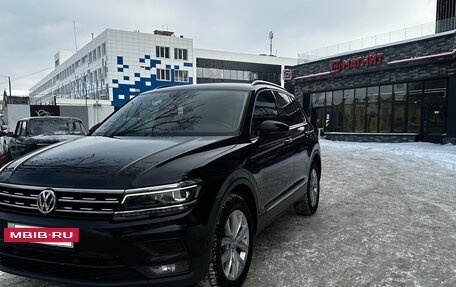 Volkswagen Tiguan II, 2019 год, 2 652 000 рублей, 2 фотография