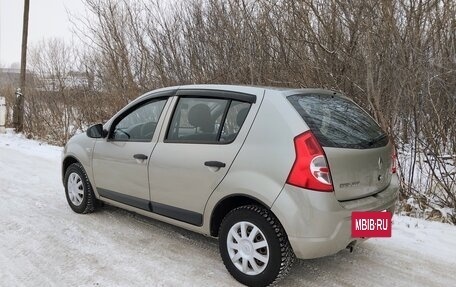 Renault Sandero I, 2013 год, 650 000 рублей, 2 фотография