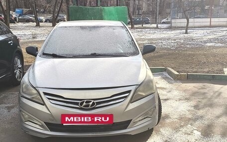 Hyundai Solaris II рестайлинг, 2015 год, 698 000 рублей, 1 фотография