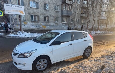 Hyundai Solaris II рестайлинг, 2015 год, 1 200 000 рублей, 2 фотография