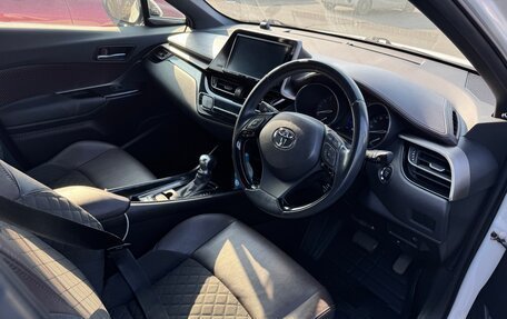 Toyota C-HR I рестайлинг, 2016 год, 1 790 000 рублей, 16 фотография