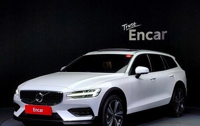 Volvo V60 Cross Country II, 2021 год, 4 098 000 рублей, 1 фотография