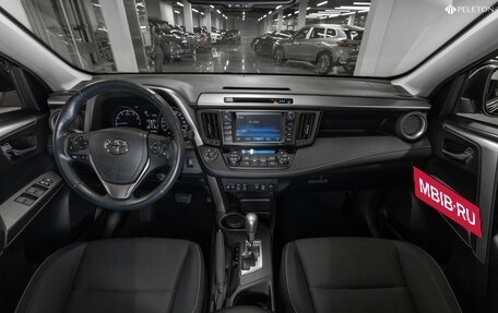 Toyota RAV4, 2018 год, 2 890 000 рублей, 10 фотография
