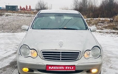 Mercedes-Benz C-Класс, 2003 год, 400 000 рублей, 1 фотография