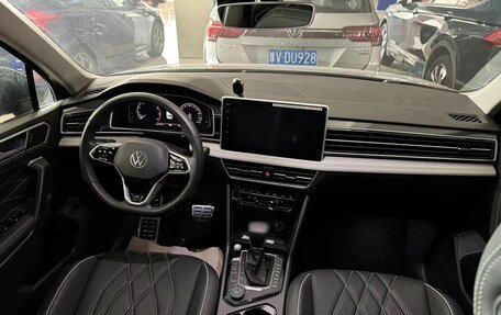 Volkswagen Tiguan II, 2022 год, 4 430 000 рублей, 6 фотография