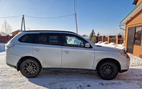 Mitsubishi Outlander III рестайлинг 3, 2013 год, 1 250 000 рублей, 9 фотография