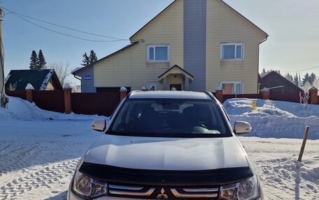 Mitsubishi Outlander III рестайлинг 3, 2013 год, 1 250 000 рублей, 7 фотография