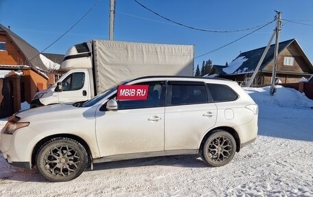 Mitsubishi Outlander III рестайлинг 3, 2013 год, 1 250 000 рублей, 13 фотография