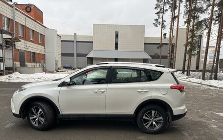 Toyota RAV4, 2017 год, 2 630 000 рублей, 3 фотография