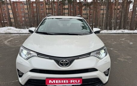 Toyota RAV4, 2017 год, 2 630 000 рублей, 6 фотография