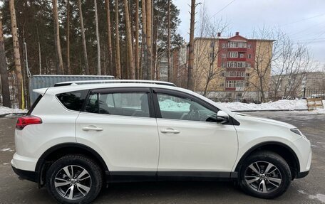 Toyota RAV4, 2017 год, 2 630 000 рублей, 8 фотография