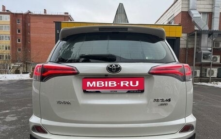 Toyota RAV4, 2017 год, 2 630 000 рублей, 7 фотография