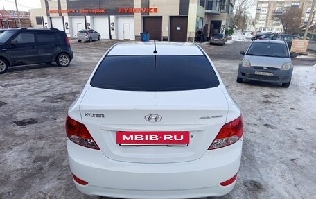 Hyundai Solaris II рестайлинг, 2013 год, 830 000 рублей, 2 фотография