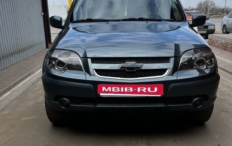 Chevrolet Niva I рестайлинг, 2012 год, 820 000 рублей, 3 фотография