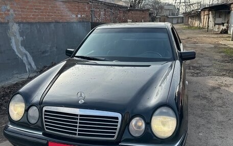 Mercedes-Benz E-Класс, 1997 год, 500 000 рублей, 1 фотография