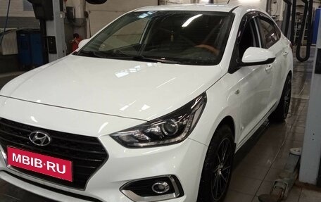 Hyundai Solaris II рестайлинг, 2017 год, 1 350 000 рублей, 1 фотография