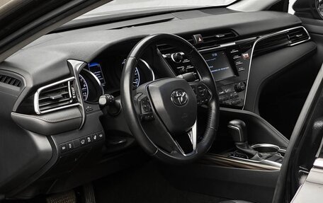 Toyota Camry, 2019 год, 3 200 000 рублей, 11 фотография