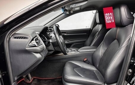 Toyota Camry, 2019 год, 3 200 000 рублей, 10 фотография