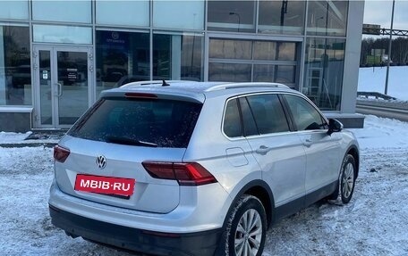 Volkswagen Tiguan II, 2017 год, 1 995 000 рублей, 3 фотография